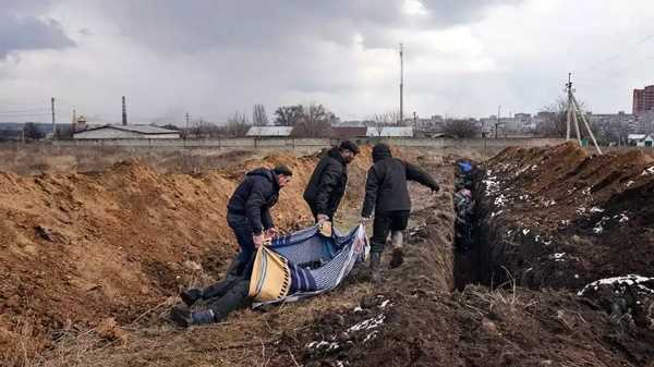 यूक्रेन में भूख से मौतें : खाने के लिए खाना और पीने का पानी तक नहीं, तड़प-तड़पकर मर रहे